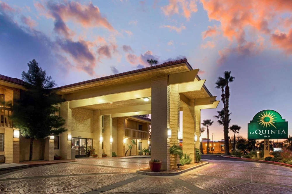 La Quinta Inn & Suites by Wyndham Tucson East Main image